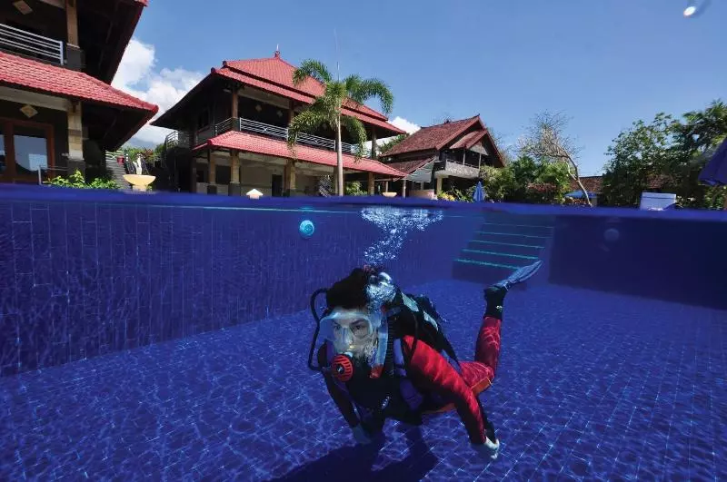 Lomakeskus Tulamben Wreck Divers