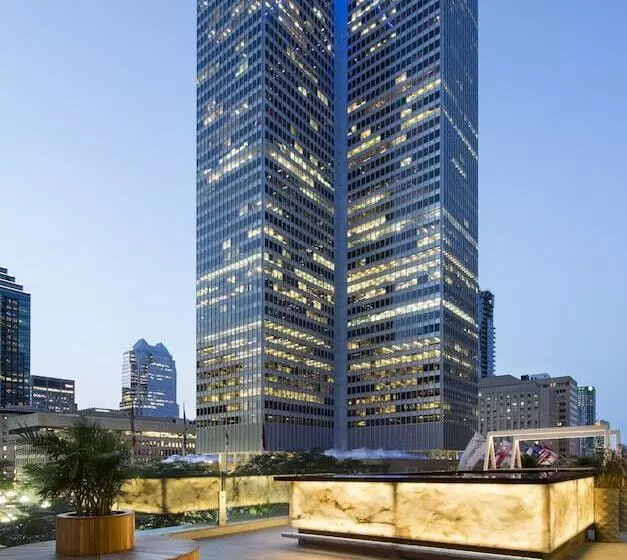 ホテル Fairmont The Queen Elizabeth Gold Experience