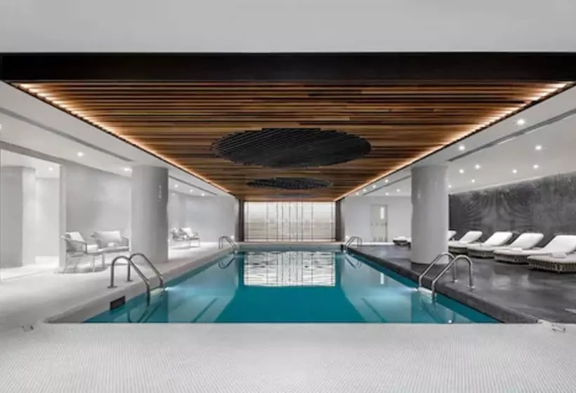 ホテル Fairmont The Queen Elizabeth Gold Experience