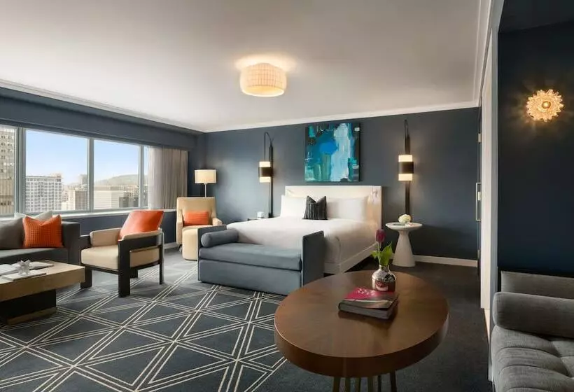 ホテル Fairmont The Queen Elizabeth Gold Experience