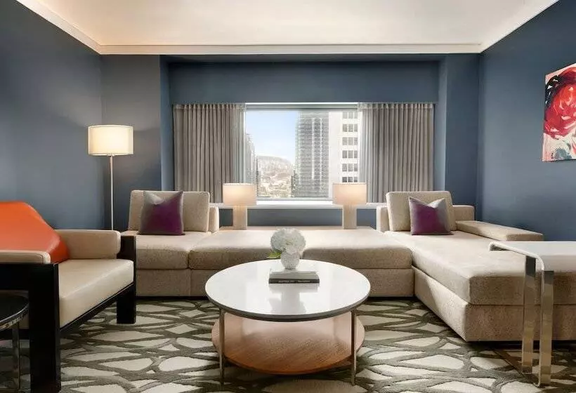 ホテル Fairmont The Queen Elizabeth Gold Experience