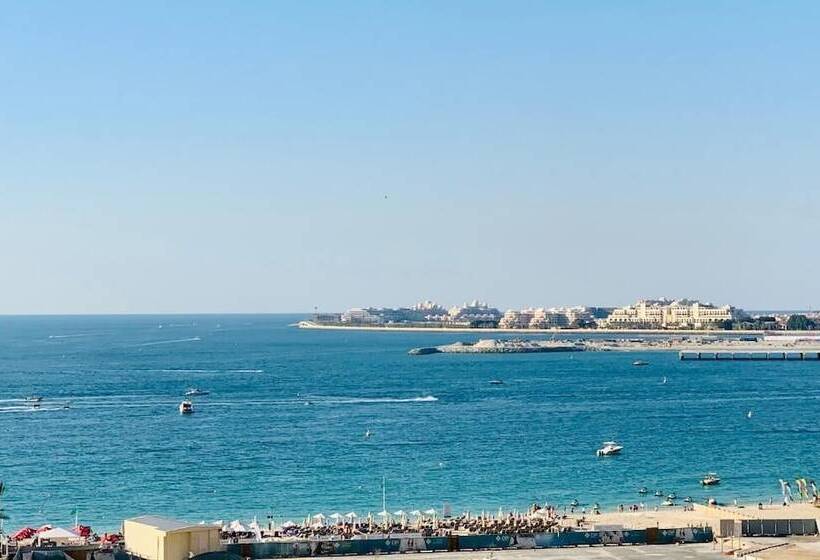 Bollywood Beach Hostel