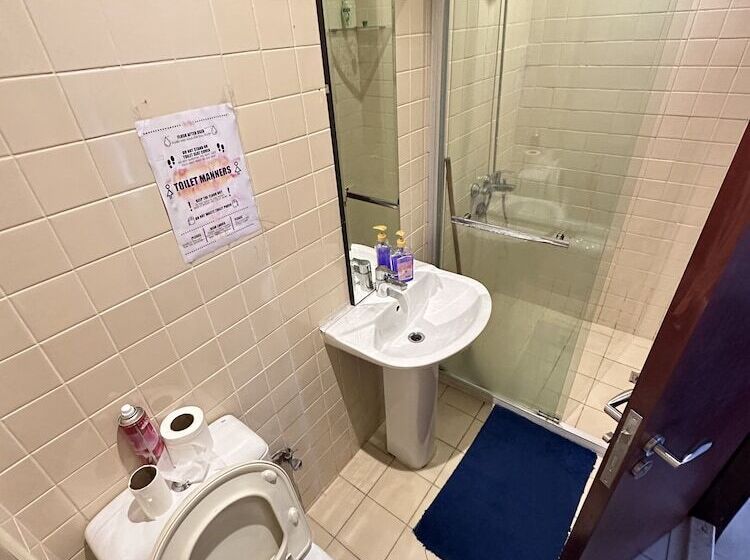 Bollywood Beach Hostel