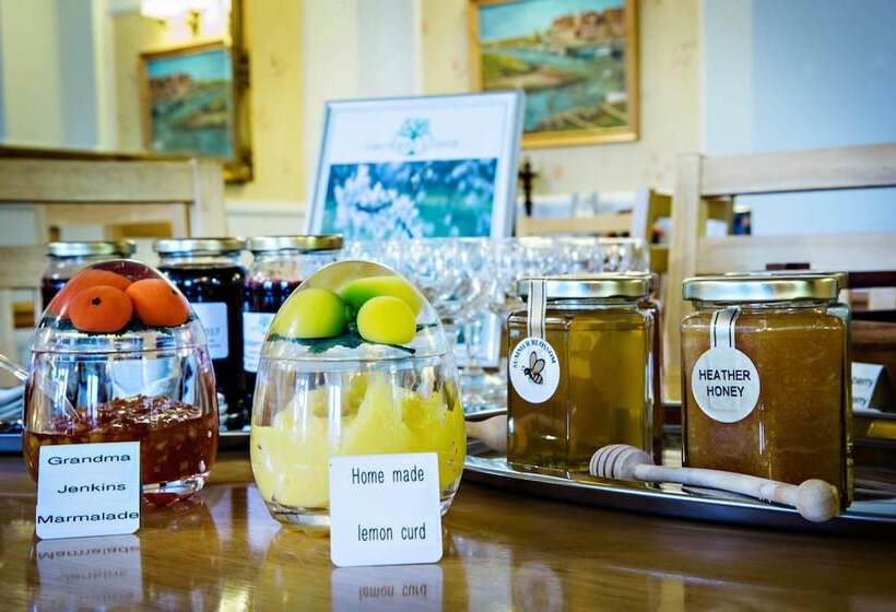 Bed and Breakfast Orchard Lodge & Wolds Restaurant