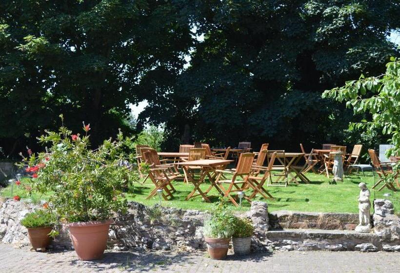 Bed and Breakfast Orchard Lodge & Wolds Restaurant