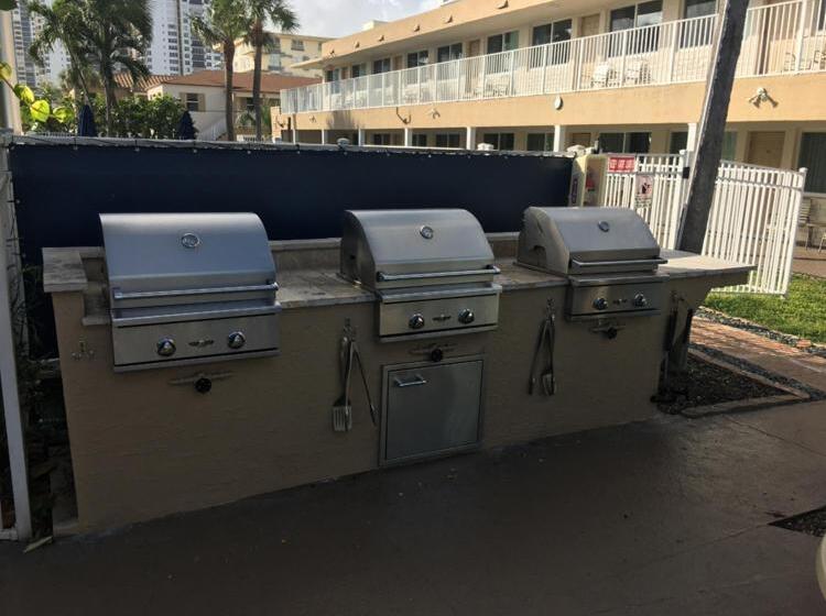 בית מלון כפרי Enchanted Isle Hollywood Beach Resort