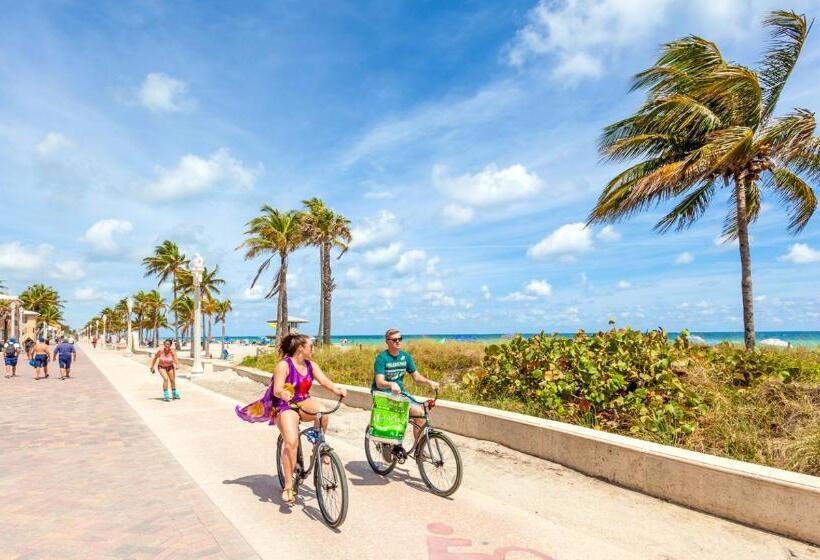 בית מלון כפרי Enchanted Isle Hollywood Beach Resort