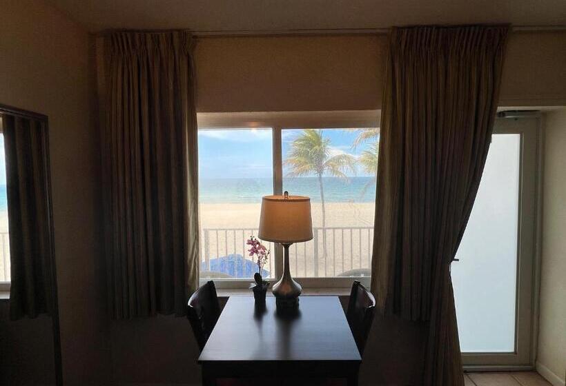 בית מלון כפרי Enchanted Isle Hollywood Beach Resort