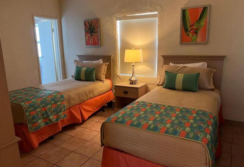 בית מלון כפרי Enchanted Isle Hollywood Beach Resort