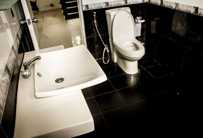 הוסטל Negombo Beach By Flipflop