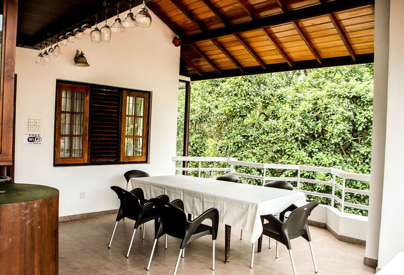 הוסטל Negombo Beach By Flipflop