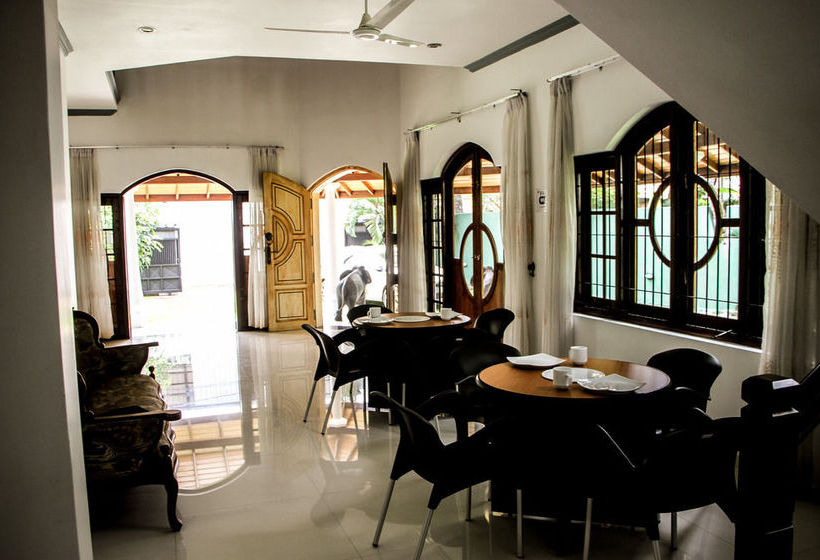 הוסטל Negombo Beach By Flipflop