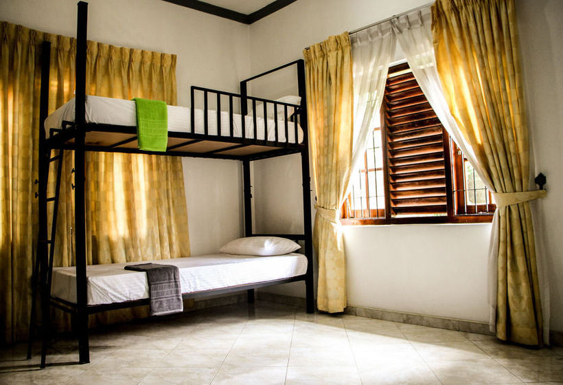 הוסטל Negombo Beach By Flipflop