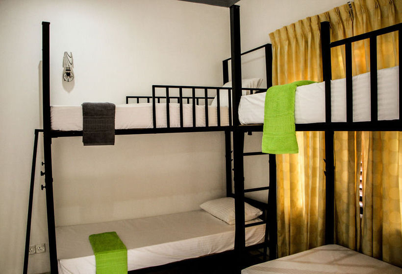 הוסטל Negombo Beach By Flipflop