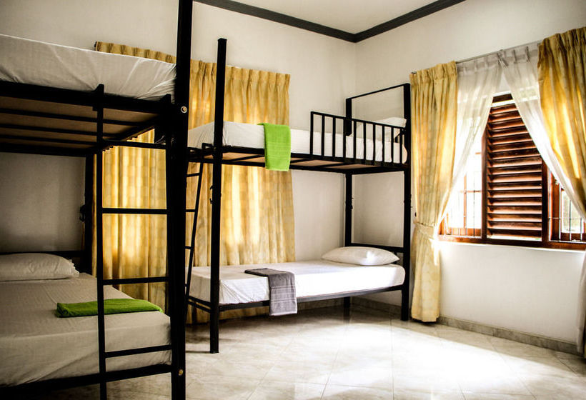 הוסטל Negombo Beach By Flipflop