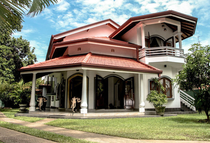 הוסטל Negombo Beach By Flipflop