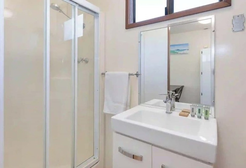 Hotel Reflections Hawks Nest Holiday Park