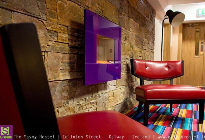 酒店 The Savoy Hostel