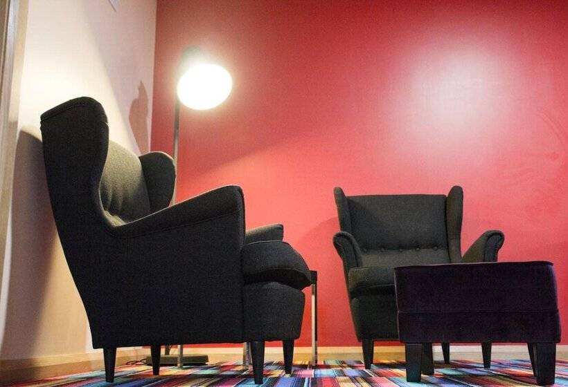 酒店 The Savoy Hostel