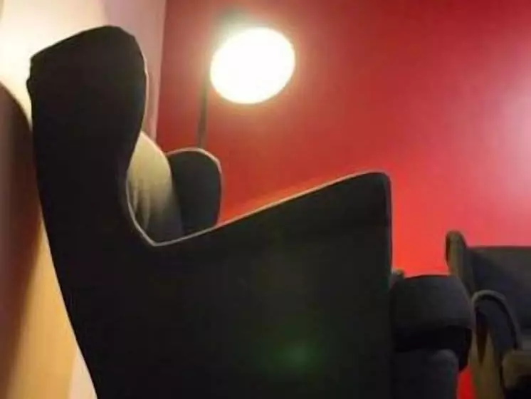 هتل The Savoy Hostel