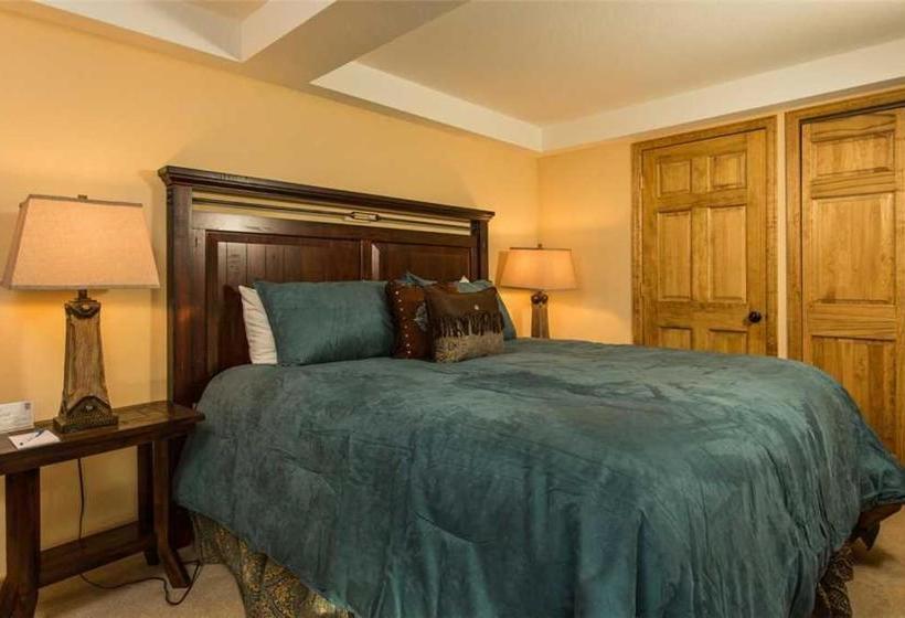 Torian Plum Plaza Condos