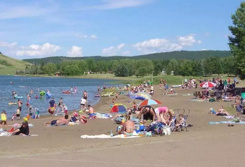 Elkwater Lake Lodge And Resort