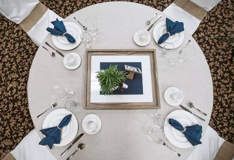 Elkwater Lake Lodge And Resort