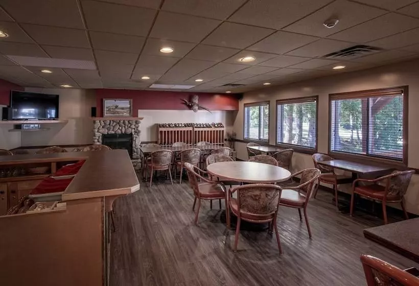 Elkwater Lake Lodge And Resort