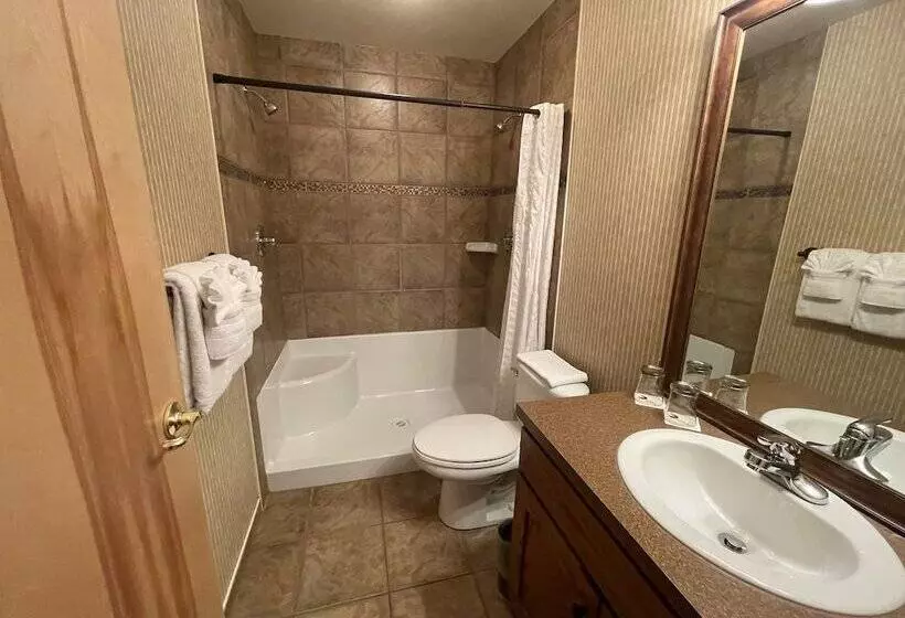 Elkwater Lake Lodge And Resort