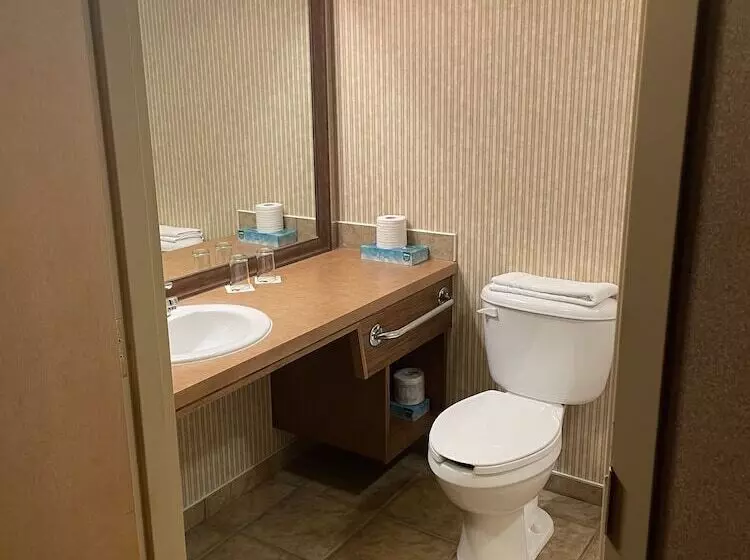 Elkwater Lake Lodge And Resort