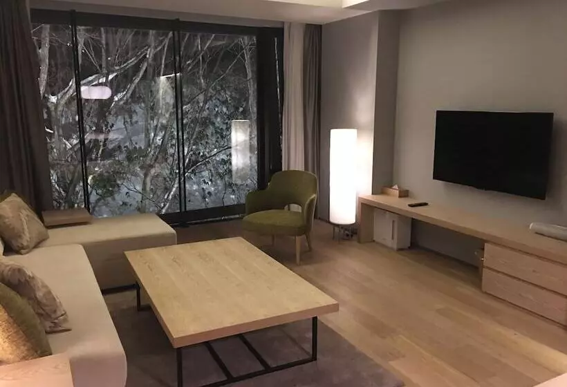 Aya Niseko