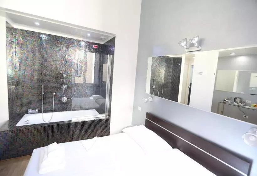 Bed and Breakfast Kiss Me Rome Luxury Rooms