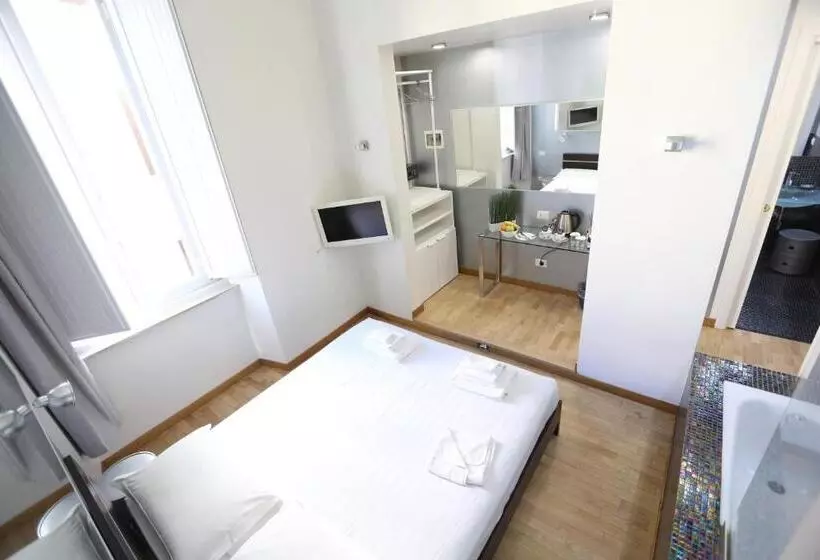 Bed and Breakfast Kiss Me Rome Luxury Rooms