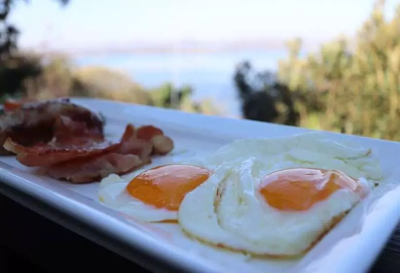 ホテル Bali At Scenic Haven Lodge In Hartbeespoort