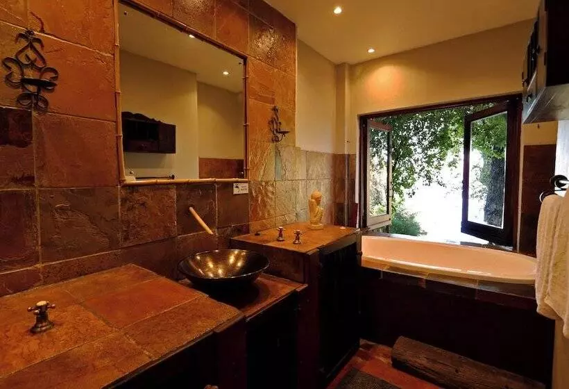 ホテル Bali At Scenic Haven Lodge In Hartbeespoort