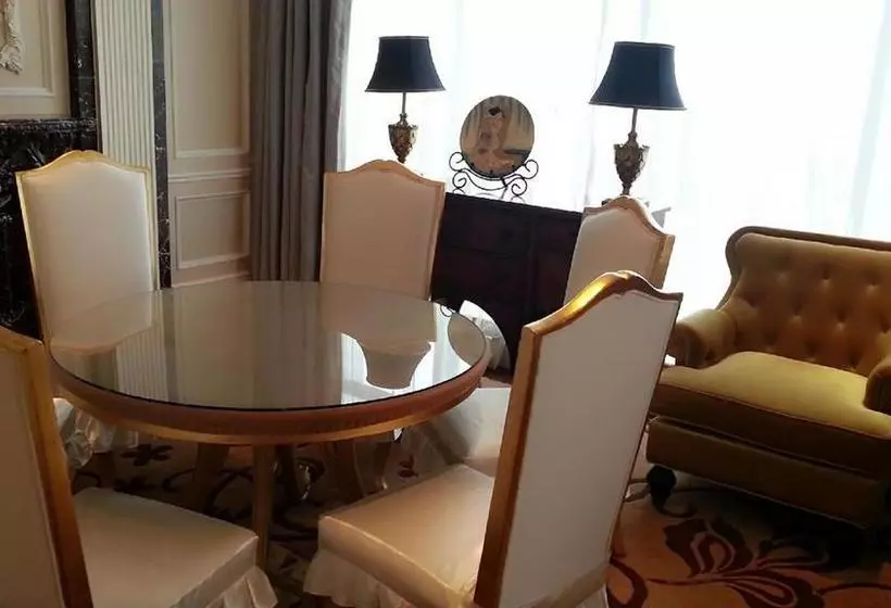 Hotelli Nantong Jinshi International