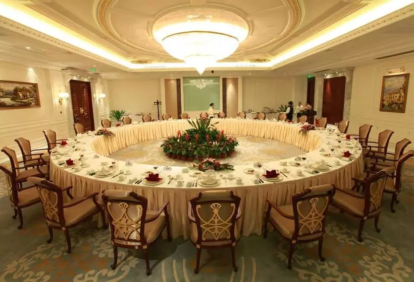 Hotelli Nantong Jinshi International