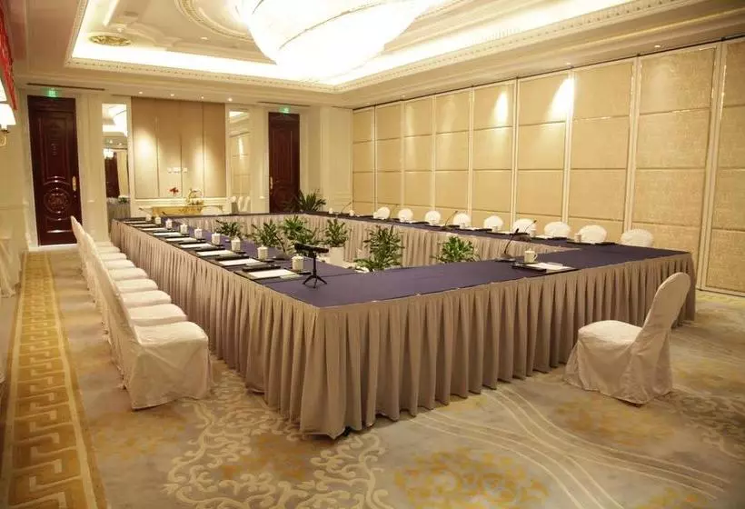 Hotelli Nantong Jinshi International