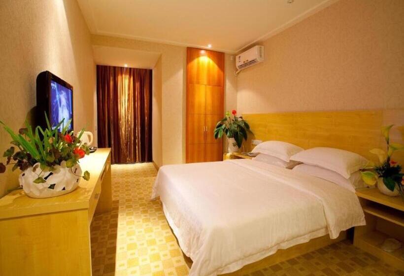 Отель Nanning Hawks Holiday