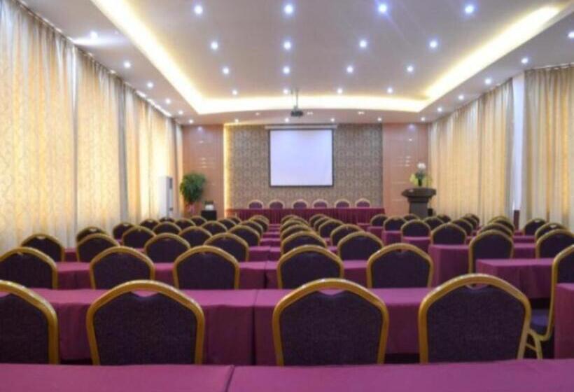 Отель Nanning Hawks Holiday