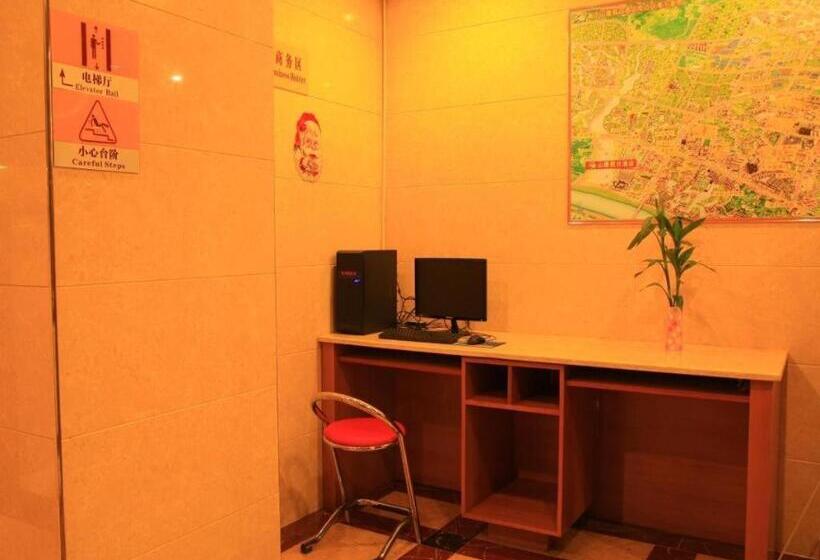 Отель Nanning Hawks Holiday