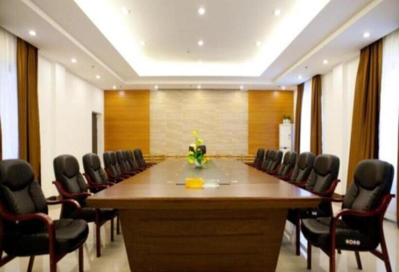 Отель Nanning Hawks Holiday