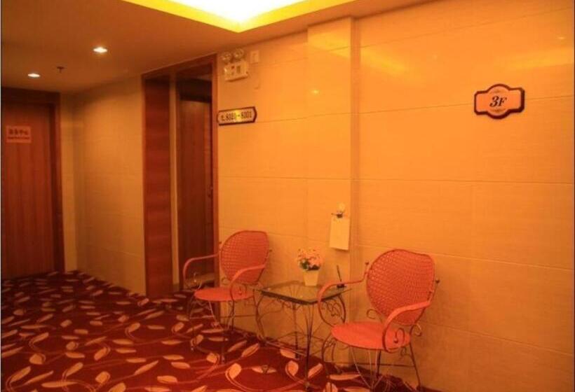 Отель Nanning Hawks Holiday