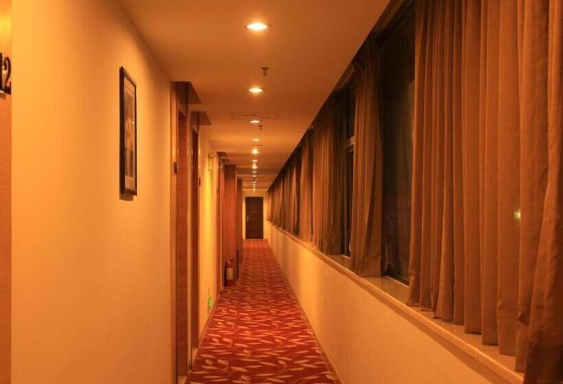 Отель Nanning Hawks Holiday