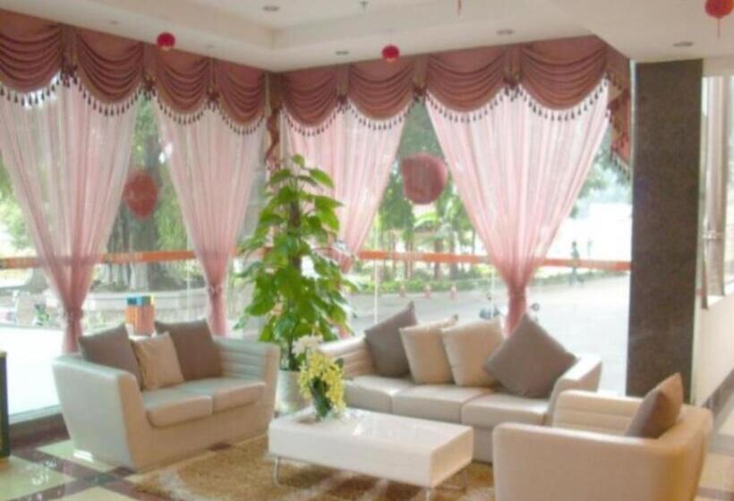 Отель Nanning Hawks Holiday