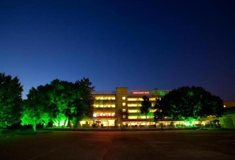 Отель Nanning Hawks Holiday