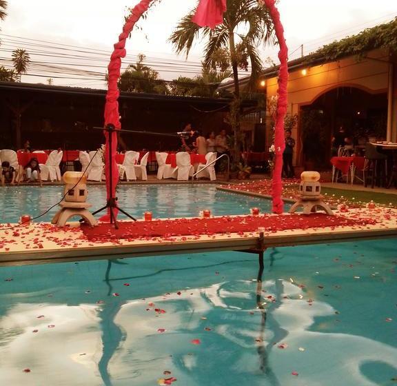 Marquis Hotel & Restaurant