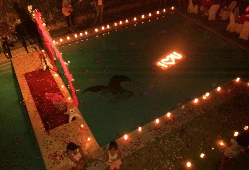 Marquis Hotel & Restaurant