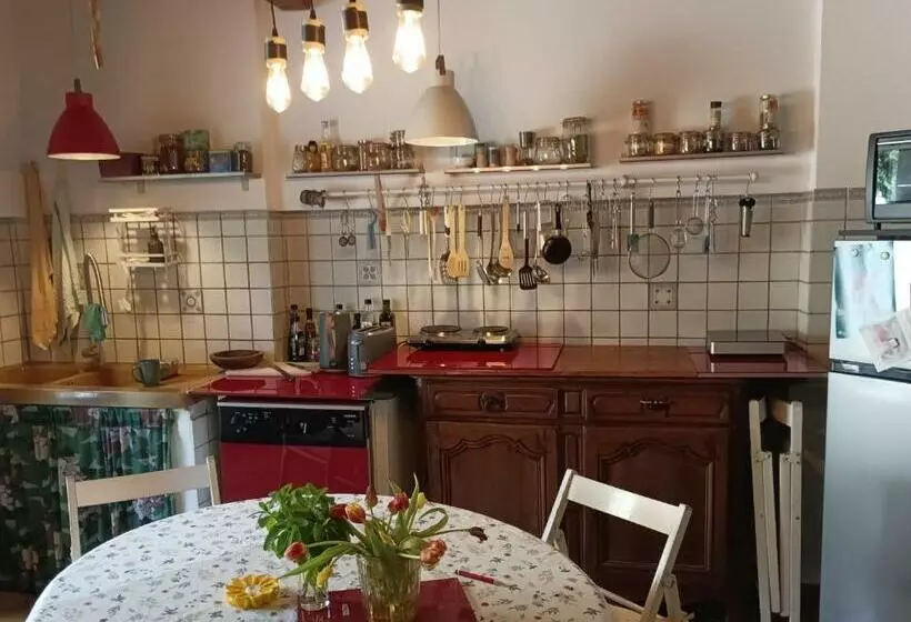 تختخواب و صبحانه Maison Arelate