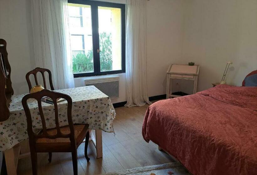 تختخواب و صبحانه Maison Arelate